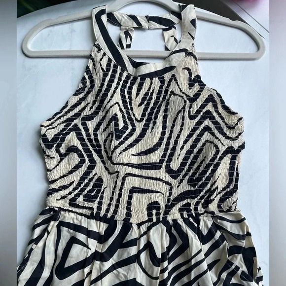 Jessica Simpson Black and Cream Patterned Jumpsuit Size Small NWT - Picture 5 of 8